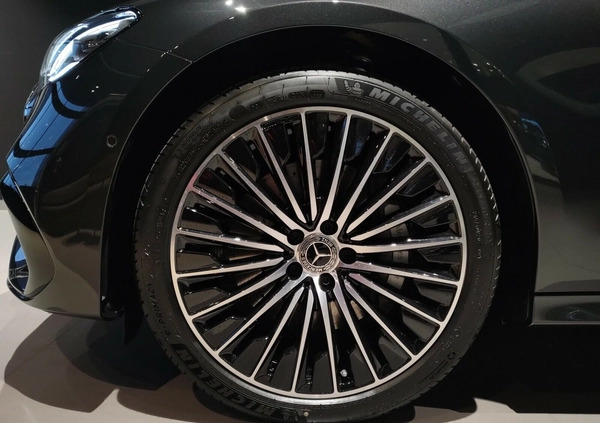 Mercedes-Benz Klasa E cena 405000 przebieg: 3888, rok produkcji 2023 z Staszów małe 301